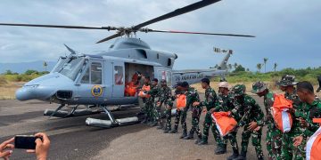 Melalui Jalur Udara, TNI AL Percepat Distribusi Bantuan Logistik Bagi Masyarakat NTT