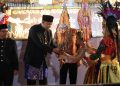 Wali Kota Bekasi Apresiasi Penampilan Wayang Ajen, Turut Meriahkan Malam Pembuka PNBK Jilid III di Plaza Patriot