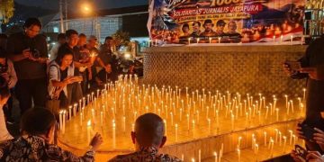 Kenang Lima Wartawan Yang Hilang di Selat Sunda, Jurnalis Jayapura Papua Bakar 1.000 Lilin