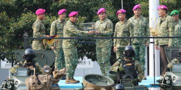 Perkuat Kemampuan Operasi Amfibi, Menhan RI Serahkan 12 Unit Ranpur AAV M-35 Kepada TNI AL