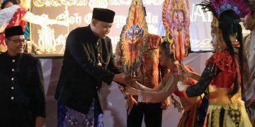 Wali Kota Bekasi Apresiasi Penampilan Wayang Ajen, Turut Meriahkan Malam Pembuka PNBK Jilid III di Plaza Patriot