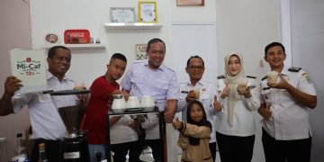 Wawali Harris Bobihoe Borong Produk UMKM Hasil Tangan Terampil Emak- Emak