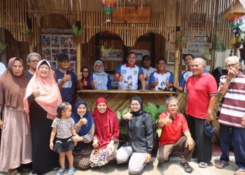Warga RW 14 Pekayon Jaya Semarakkan Gotong Royong Bernuansa Pasundan, Wali Kota Bekasi Beri Apresiasi