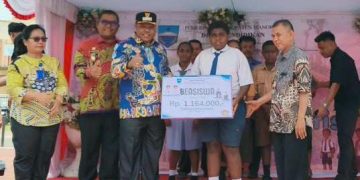 Bupati Hermus Luncurkan Pendidikan Gratis di kabupaten Manokwari
