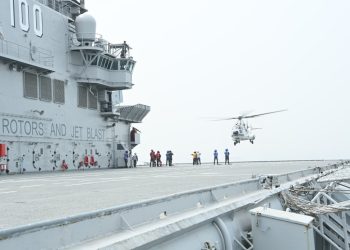 Helly VVIP/VIP TNI AU TOUCH–GO Training di Kapal Induk TNI AL