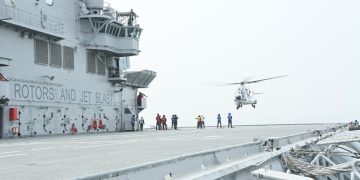 Helly VVIP/VIP TNI AU TOUCH–GO Training di Kapal Induk TNI AL