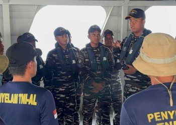 Respon Cepat Kecelakaan Kapal, TNI AL Kerahkan KRI Bung Hatta-370 Cari ABK KM Khatulistiwa 8
