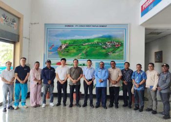 Bupati Manokwari dan DPN RI Tinjau Pabrik Semen Conch