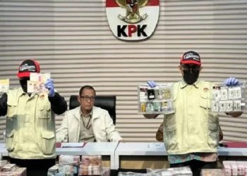 KPK Tetapkan Bupati Klaten dan Kepala BPK Jateng sebagai Tersangka Korupsi
