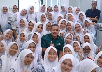 Buka Potensi 1.000 Lapangan Kerja, Tri Adhianto Sosialisasikan Peluang Kerja PSEL kepada Siswa SMKN 1 dan SMKN 2 Kota Bekasi