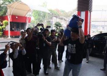 OTT Bupati Klaten, KPK Sita Rp1,9 Miliar dan Tong Penyimpanan Uang